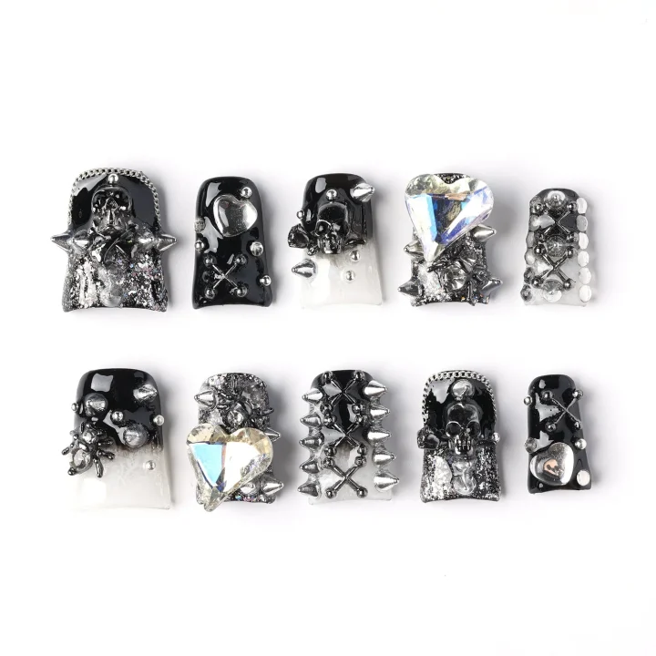 Skull & Spikes Noir, press-on nail set, coffin, short